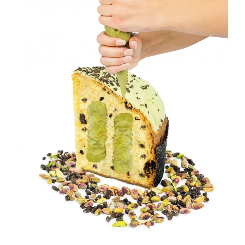 linea elegant Panettone al pistacchio con cioccolato di modica igp e crema di pistacchio in sac a poche — Peluso 1964